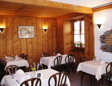 Chez Gilles Hotel Resto Bar Sa La Chaux De Fonds Ngoại thất bức ảnh