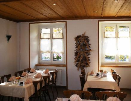 Chez Gilles Hotel Resto Bar Sa La Chaux De Fonds Ngoại thất bức ảnh